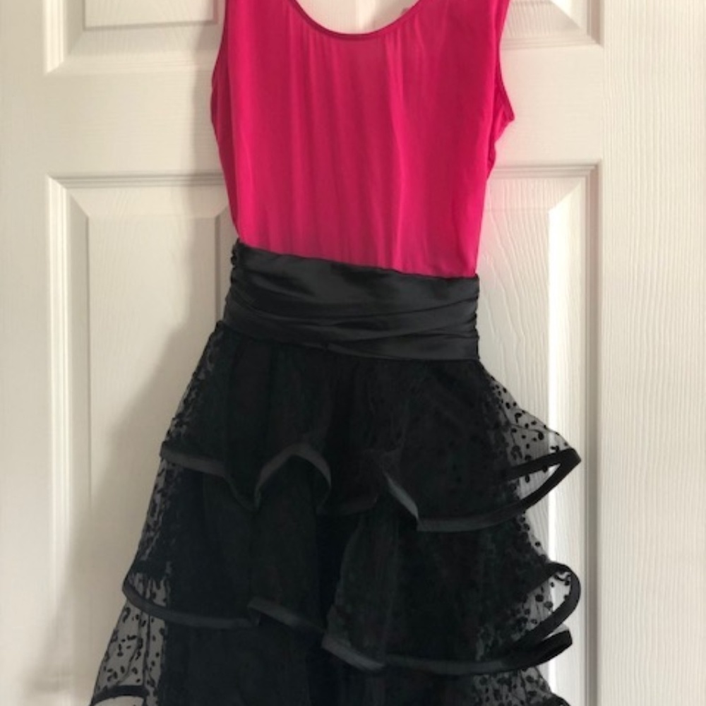 Dress with full skirt bottom